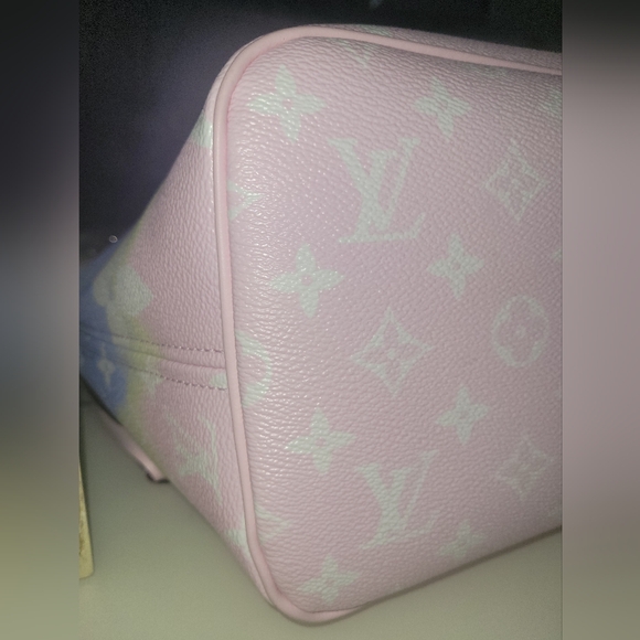 LOUIS VUITTON Monogram Escale Neverfull MM Pastel Limited Edition! - Picture 4 of 10